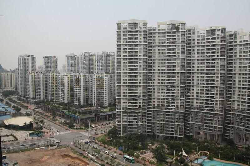 Street_View.jpg - Shenzhen: A city north of Hong Kong. You won't believe it: 1979 about 30'000 people lived here, today, the city counts more then 12 million citizen.